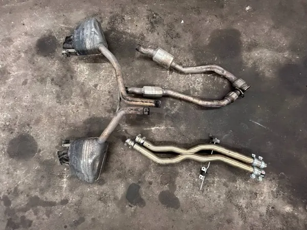 Audi RS5 Auspufftopf OEM 8T0253612B - Gebraucht image 2