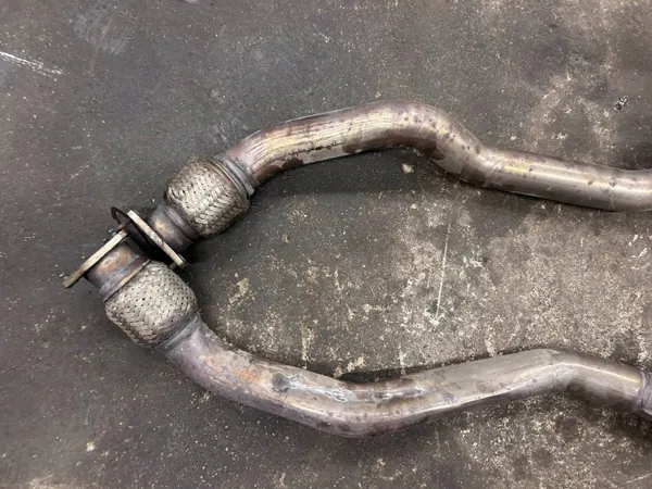 Audi RS5 Auspufftopf OEM 8T0253612B - Gebraucht image 9