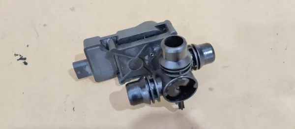 Vesipumpun Venttiili T-liitos OEM A0005061300 Mercedes image 2