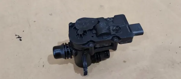 Vesipumpun Venttiili T-liitos OEM A0005061300 Mercedes image 3