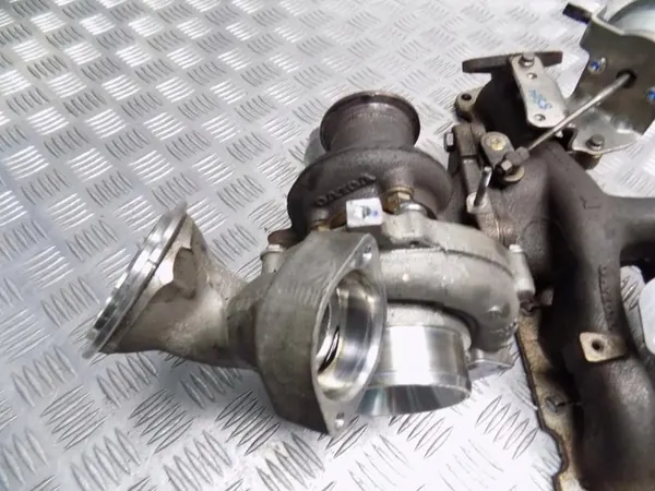 Volvo S80 II V70 III 2.4 D5 Turbocompresor 31431130 image 10