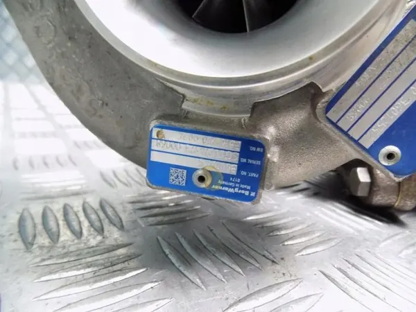 Volvo S80 II V70 III 2.4 D5 Turbocompresor 31431130 image 3