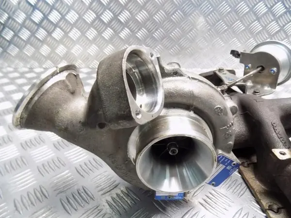 Volvo S80 II V70 III 2.4 D5 Turbocompresor 31431130 image 9