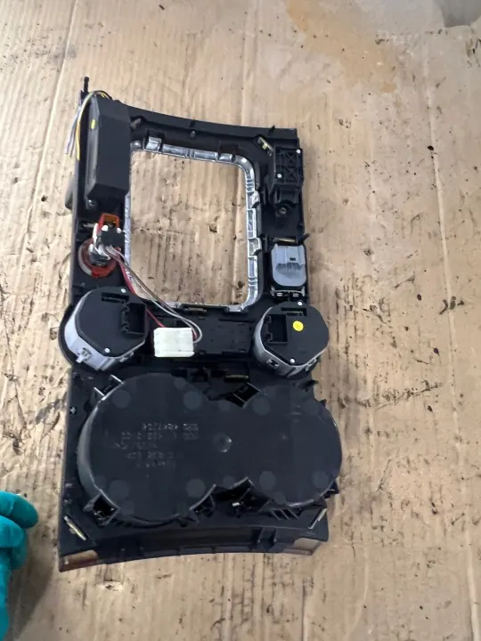 Moldura central VW Touareg 5.0 TDI OEM 7L6858602 image 4