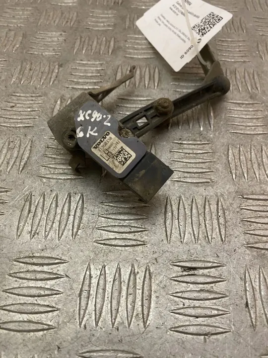 Volvo XC90 2019 Bakluftfjädring Nivåsensor OEM 31360330 image 4