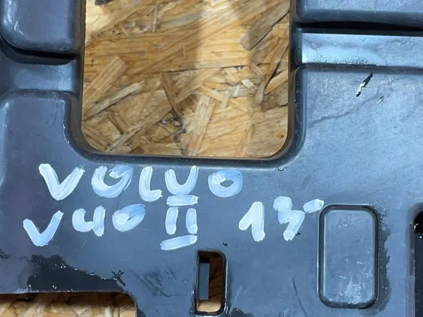 Volvo V40 II 2012-2019 Supporto Paraurti Anteriore Sinistro OEM image 10