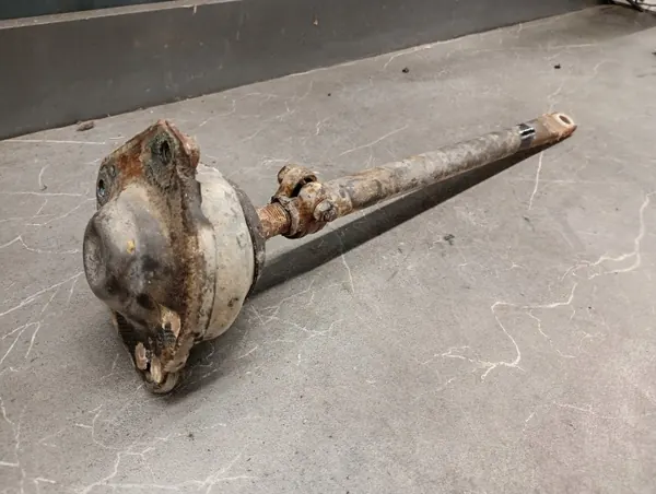 Reaktiotanko vasen Etu drazek reakcyjny Mercedes W123 image 2