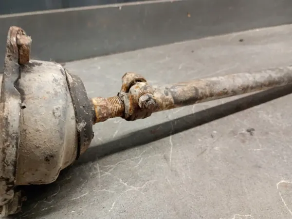 Reaktiotanko vasen Etu drazek reakcyjny Mercedes W123 image 3