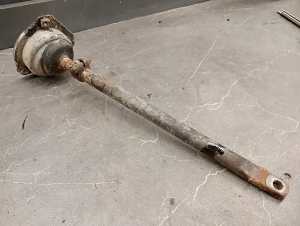 Reaktiotanko vasen Etu drazek reakcyjny Mercedes W123 image 5