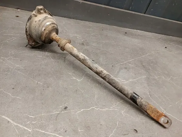 Reaktiotanko vasen Etu drazek reakcyjny Mercedes W123 image 6