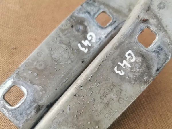 VW Passat B6 Bisagra de Capó Izquierda Derecha Conjunto image 3