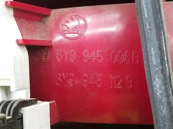 Lámpara trasera derecha Skoda Fabia I HB 1999-2008 image 6