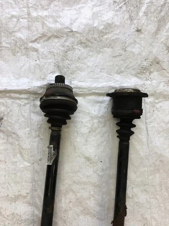 VW Passat B5 Höger Vänster Drivaxel 8D0407271EC 8D0407272EC image 2