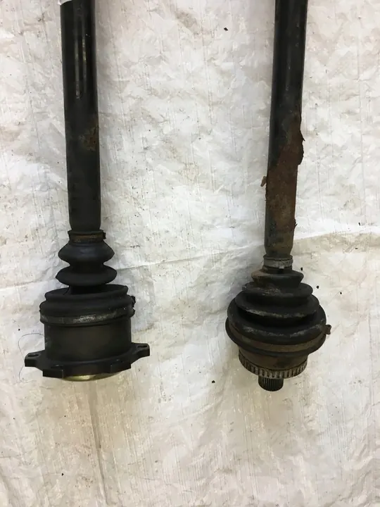 VW Passat B5 Höger Vänster Drivaxel 8D0407271EC 8D0407272EC image 3