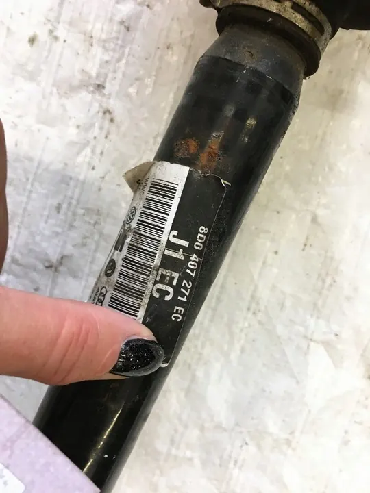 VW Passat B5 Höger Vänster Drivaxel 8D0407271EC 8D0407272EC image 4