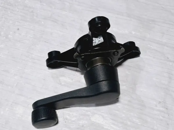 Bouton de manivelle OEM 2K0837040A - Avant droit image 6