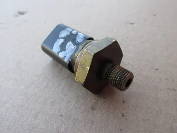 OEM-oljetrycksensor för Jeep Cherokee Liberty KJ 2.8 CRD image 3