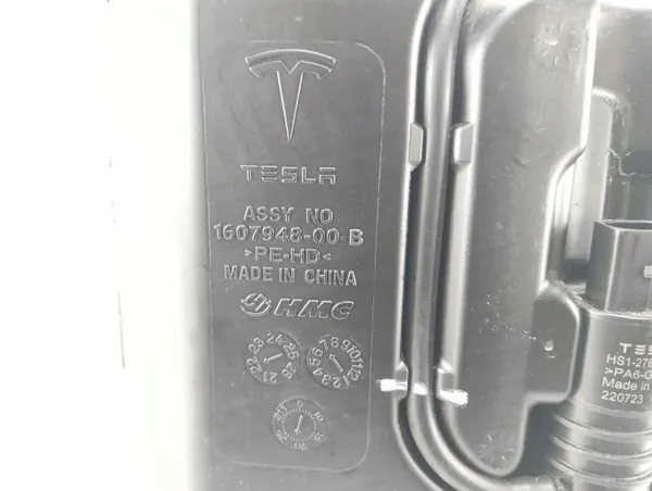 Tesla OEM 160794800B Scheibenwaschbehälter - Gebraucht image 5
