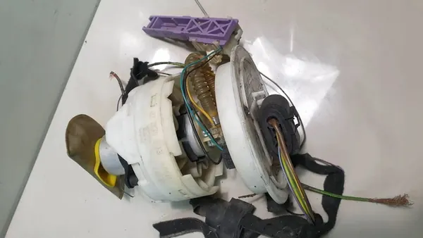 AUDI A4 B6 3.0 ASN 1.8T Brandstofpomp Compleet 8E0906087N image 2