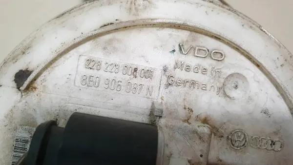 AUDI A4 B6 3.0 ASN 1.8T Brandstofpomp Compleet 8E0906087N image 3