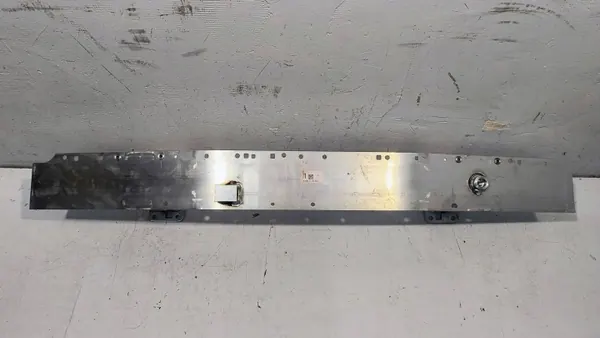 OEM KR9P50001 Framstötskåpeförstärkning Volvo XC60 image 2