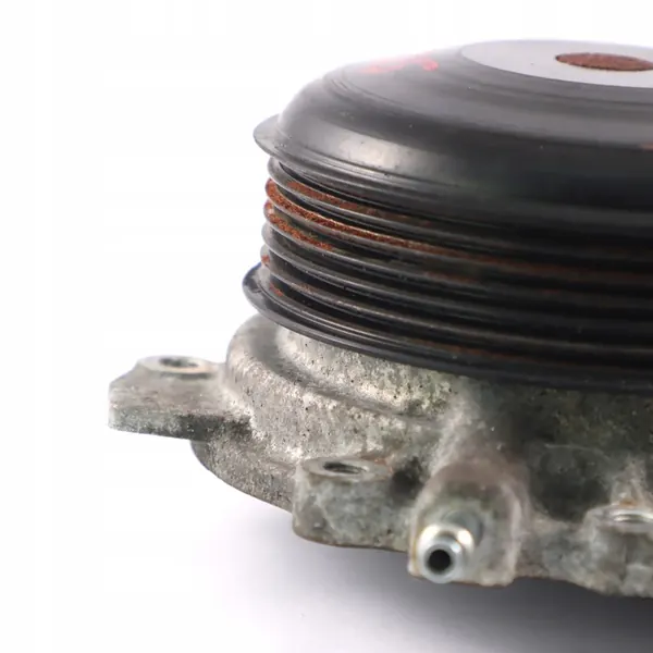 Vattenpump Mercedes W205 Diesel OM651 A6512006001 image 2