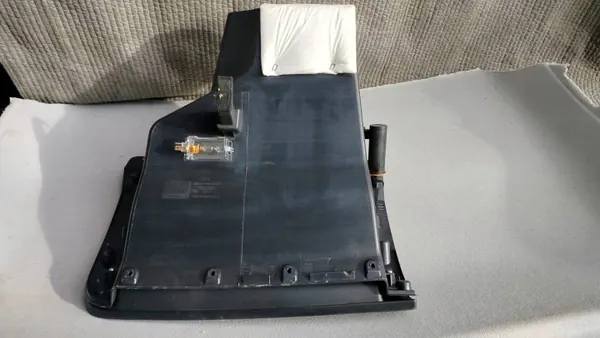 SsangYong Korando IV Console Tray OEM YS1422-C300LA0 image 4