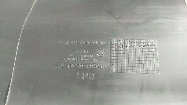 SsangYong Korando IV Console Tray OEM YS1422-C300LA0 image 5
