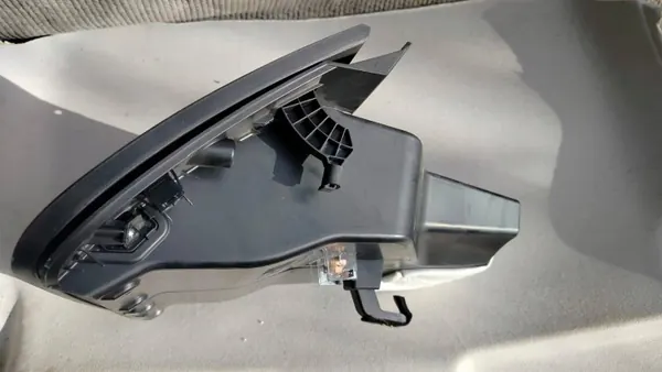 SsangYong Korando IV Console Tray OEM YS1422-C300LA0 image 9