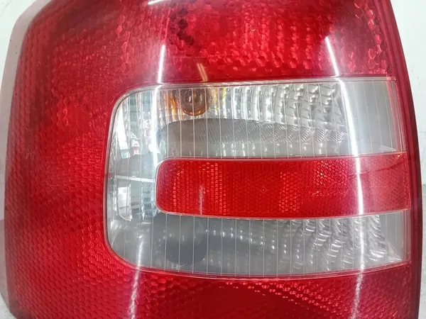 SKODA OCTAVIA II 04-07 HB Vänster Baklykta image 3