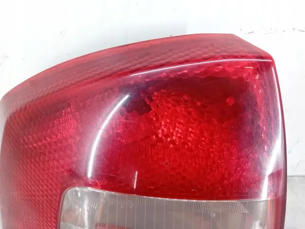 SKODA OCTAVIA II 04-07 HB Vänster Baklykta image 4