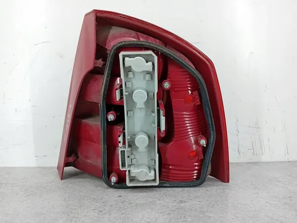 SKODA OCTAVIA II 04-07 HB Vänster Baklykta image 5