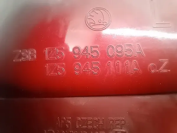 SKODA OCTAVIA II 04-07 HB Vänster Baklykta image 7
