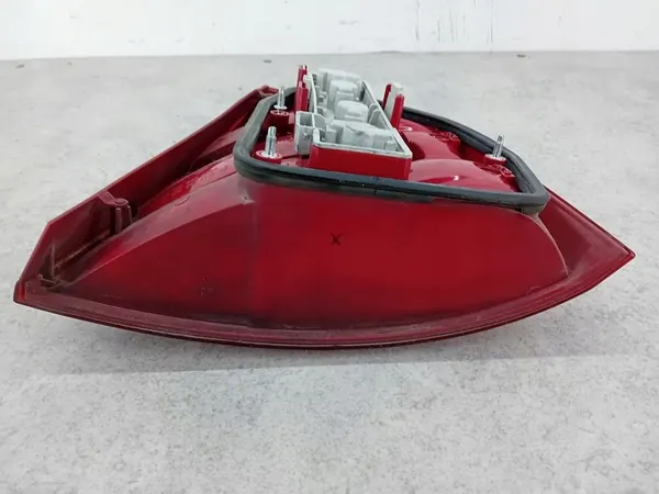 SKODA OCTAVIA II 04-07 HB Vänster Baklykta image 8