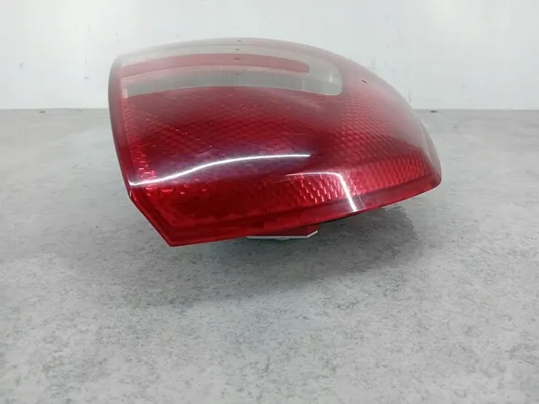 SKODA OCTAVIA II 04-07 HB Vänster Baklykta image 9