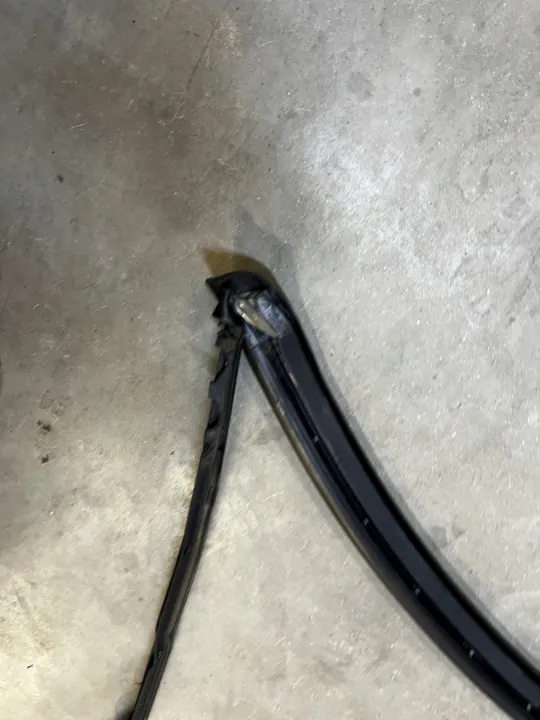 OEM 99653707701 etuikkunan tiiviste Porsche 911 996 image 3