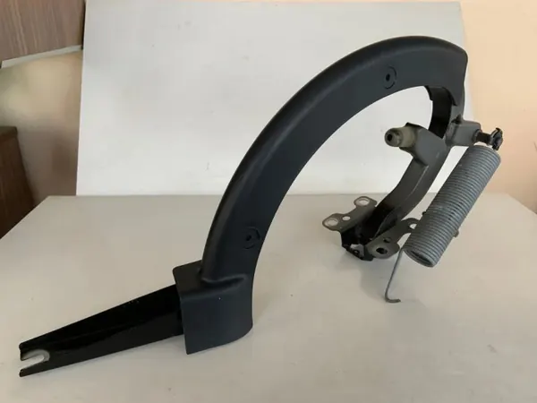 OEM 8W5827305A Vänster bakluckfäste för Audi A4 B9 image 2