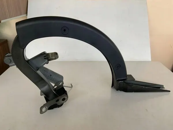 OEM 8W5827305A Vänster bakluckfäste för Audi A4 B9 image 3
