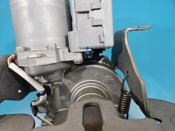 Bomba de dirección Renault OEM 488107197R Usada image 10