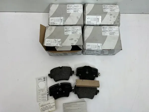Set voorremblokken BMW F39 F40 F45 F46 F48 OEM image 3