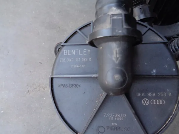 Pompe à air secondaire OEM Bentley Continental GT image 3
