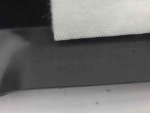 Ford Kuga III 2022 keskikäytävän osat OEM LV4BS044E07 image 10