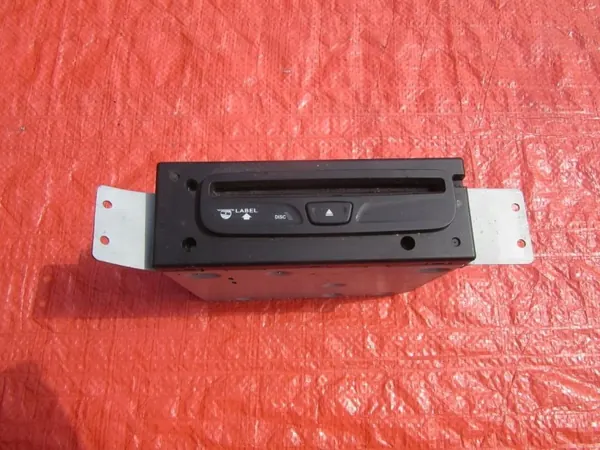 CD-vaihtaja Dodge RAM 1500 2018 OEM 4x4OE006686 image 2