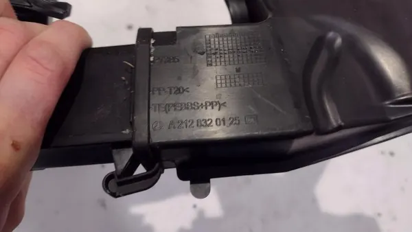 MERCEDES CLS W218 C218 Luchtinlaatsturing OEM image 4