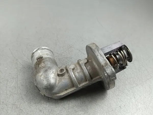 2015 Lexus GS 250 350 300H 450H Termostaattikotelo FOB55255 image 1