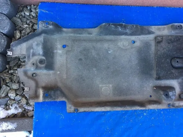 Escudo Subchassis Audi Q7 4M Esquerdo OEM 4M0825205L image 3
