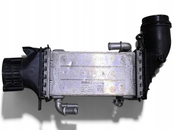 VW Passat B8 Intercooler 04E145785E Usado image 2