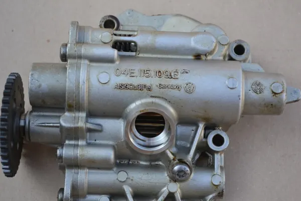 Pompe à huile OEM 04E115109E pour moteurs 1.4 TSI image 2