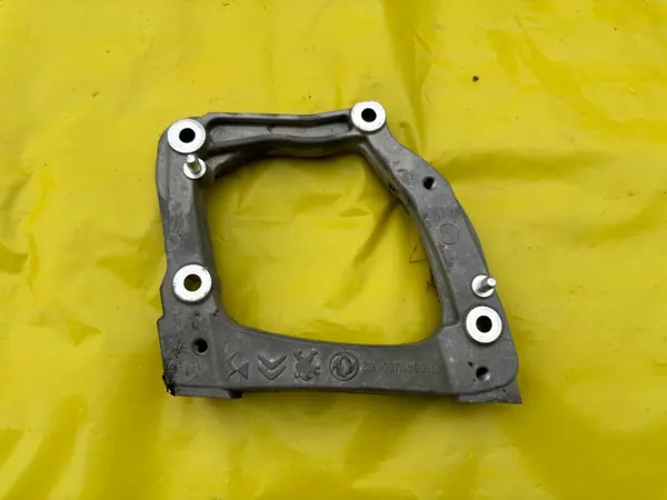 OEM 9826641380 Klimakompressor-Halterung Peugeot 208 II image 2