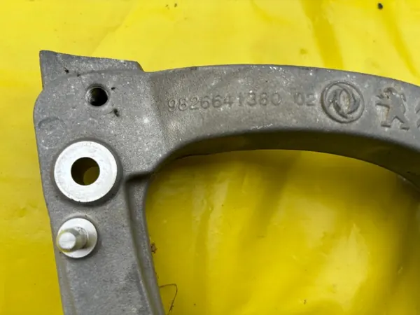OEM 9826641380 Klimakompressor-Halterung Peugeot 208 II image 3